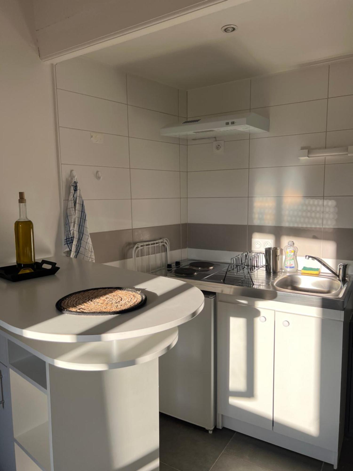 Cosy Studio Hyper Centre Avec Kitchenette & Climatisation Carpentras Εξωτερικό φωτογραφία